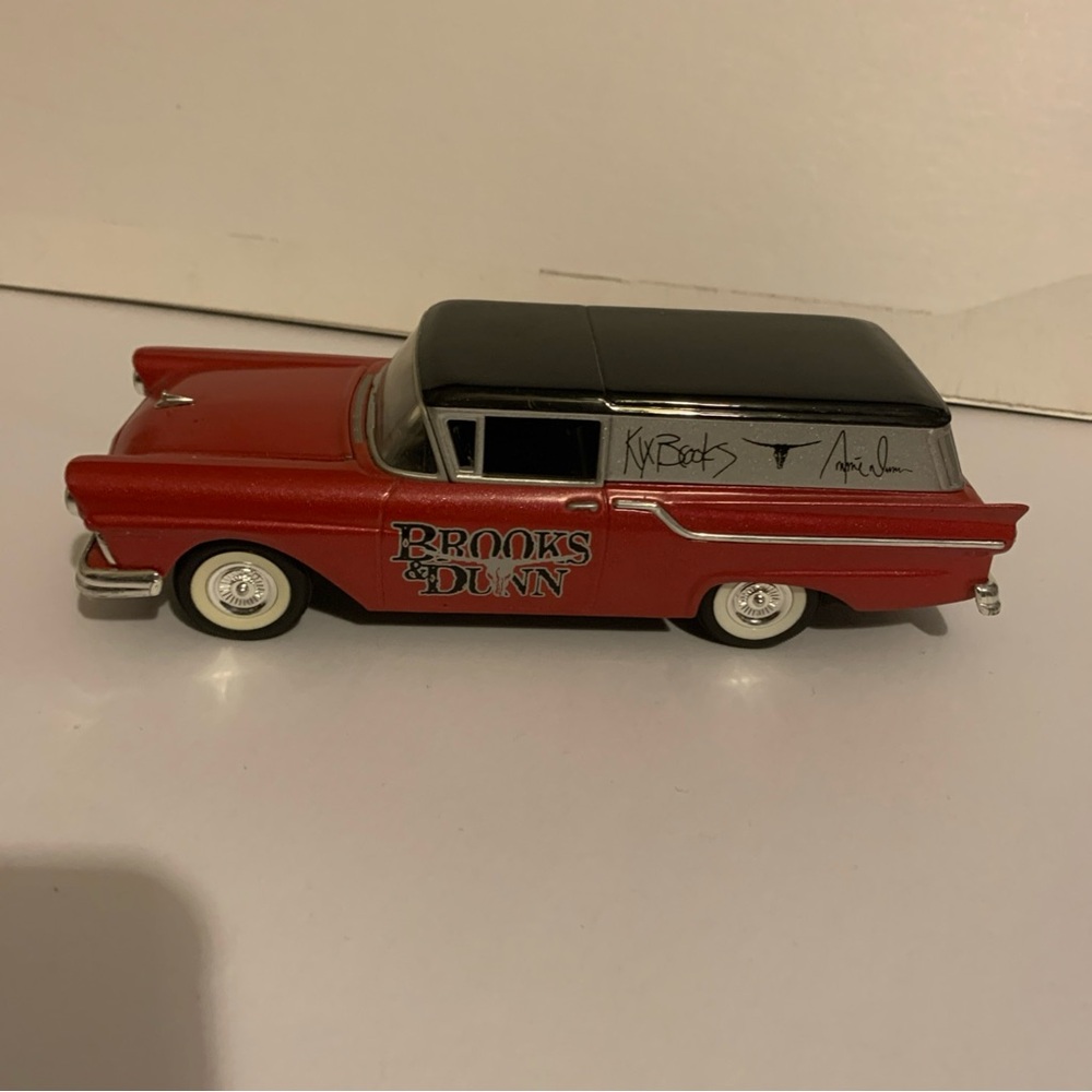 Liberty Classis '57 Ford Limited Edition Brooks & Dunn Collectors Bank DIE CAST